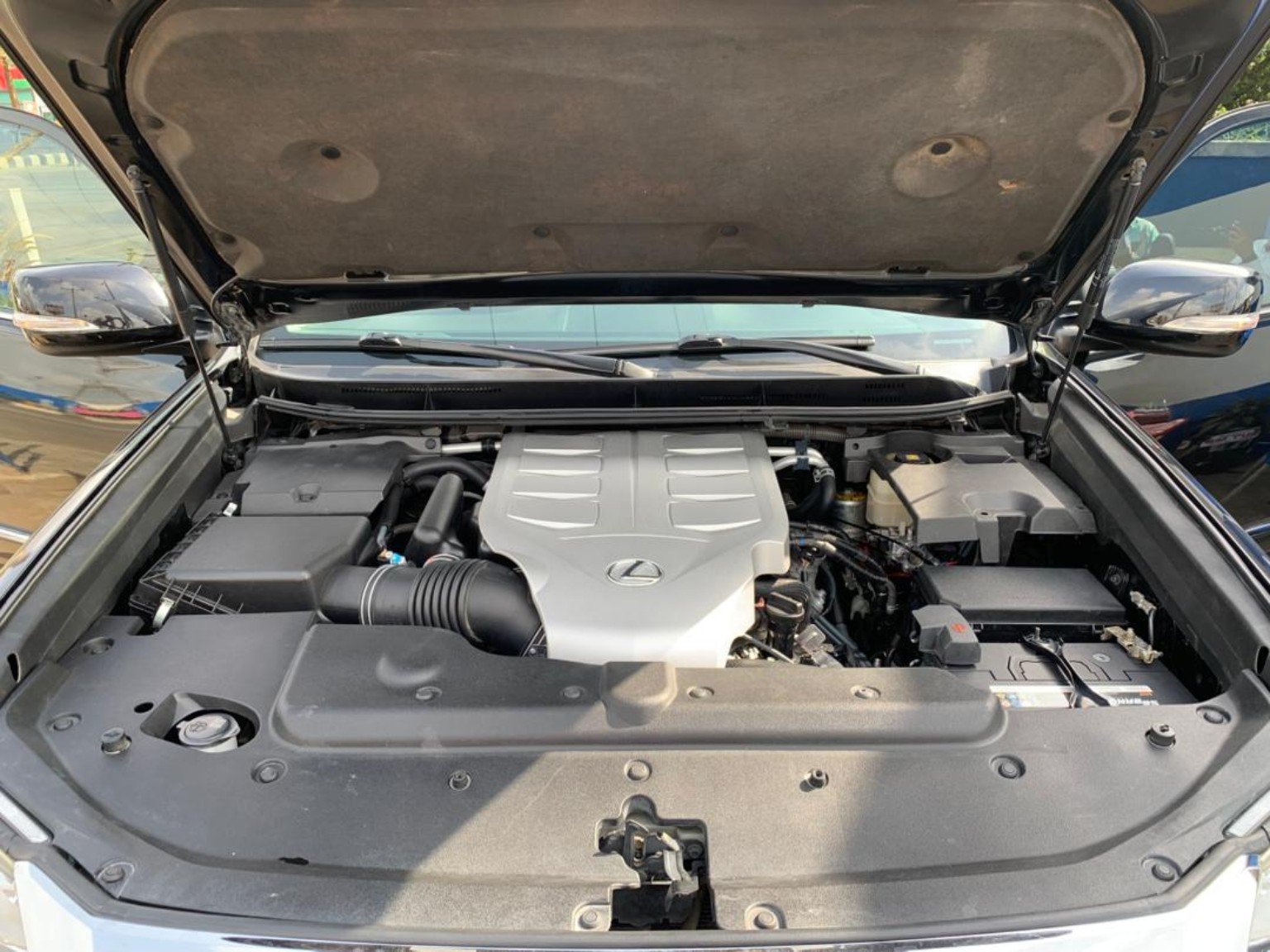 Lexus GX460 2018 engine bay in Asaba