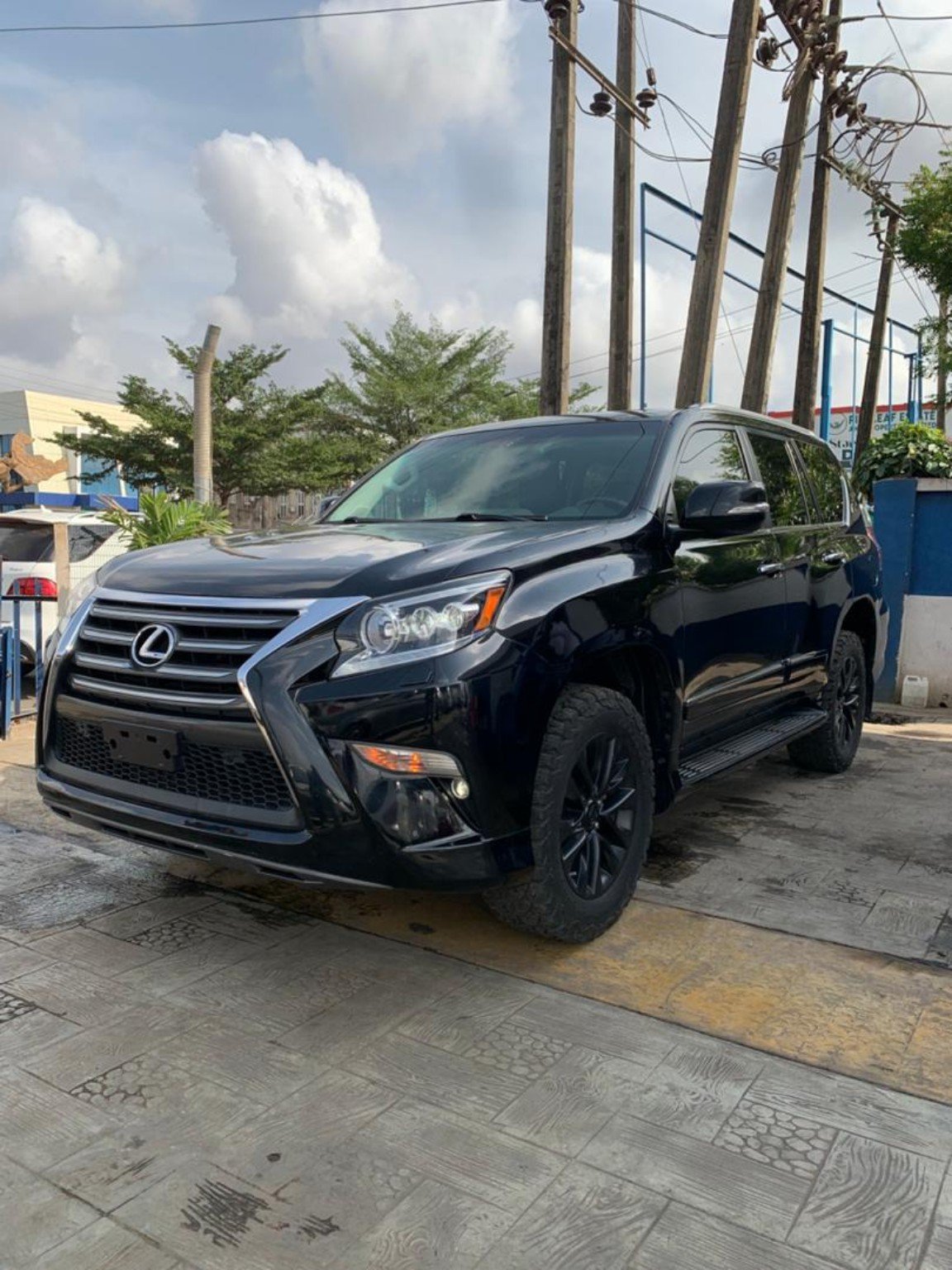 Lexus GX460 2018 front angle view in Asaba