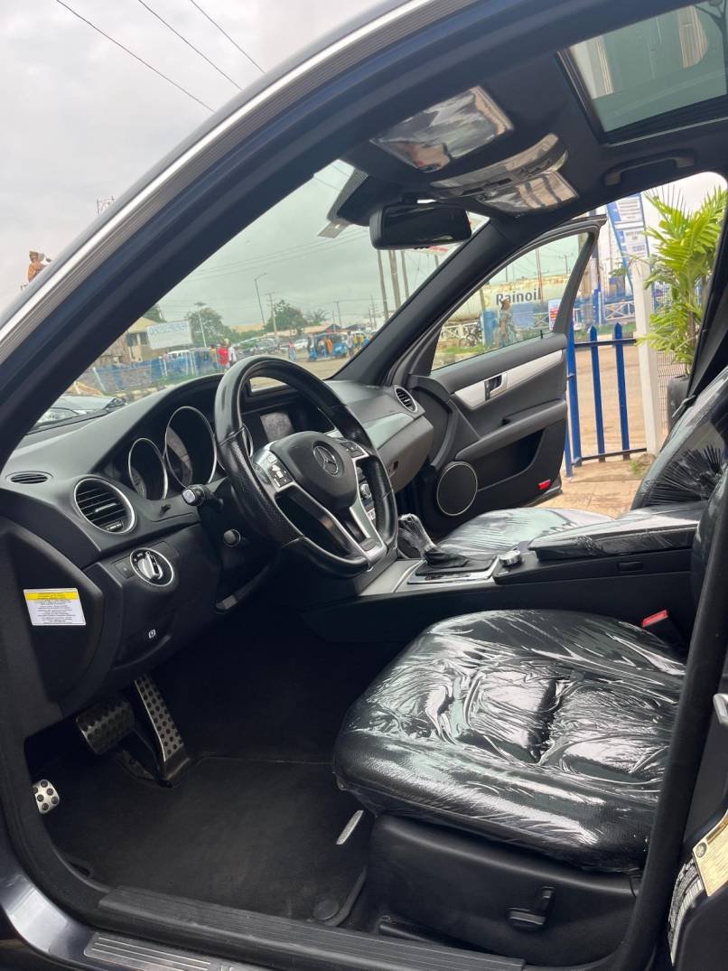 Mercedes-Benz C300 4MATIC 2013 cockpit and dashboard for sale in Asaba