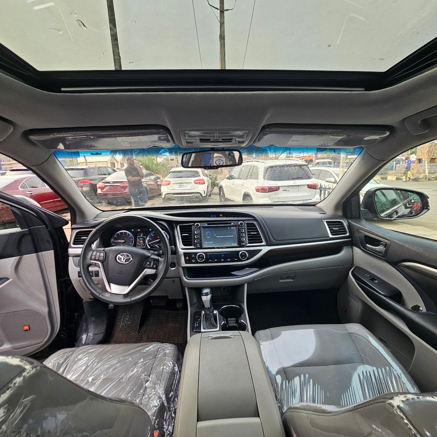 Toyota Highlander 2016 dashboard front cabin in Asaba