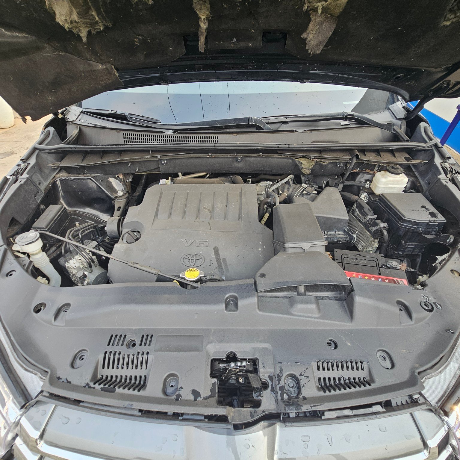 Toyota Highlander 2016 engine bay in Asaba