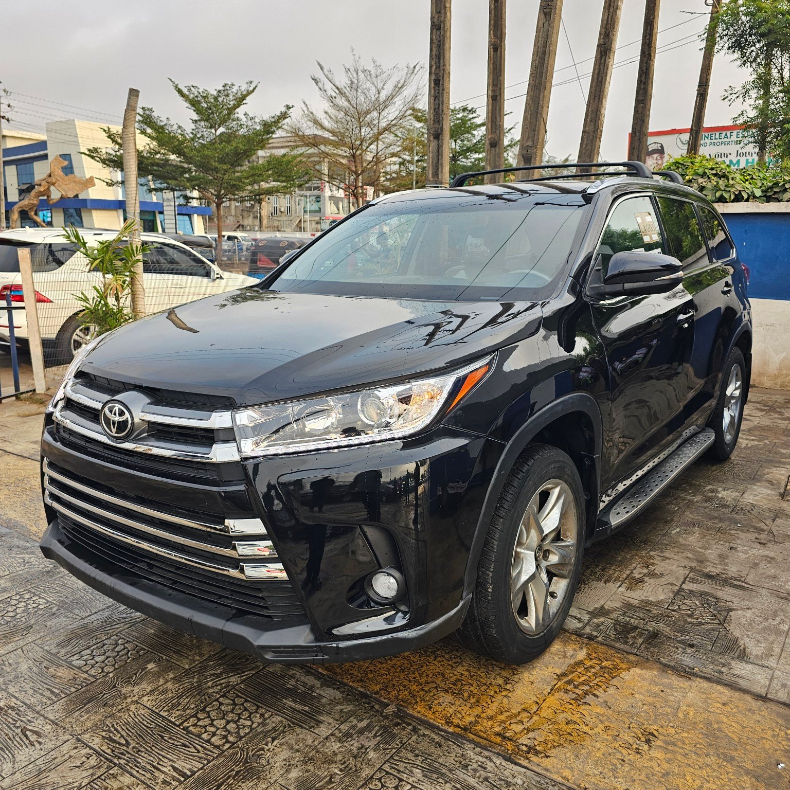 Toyota Highlander 2016 front angle left in Asaba