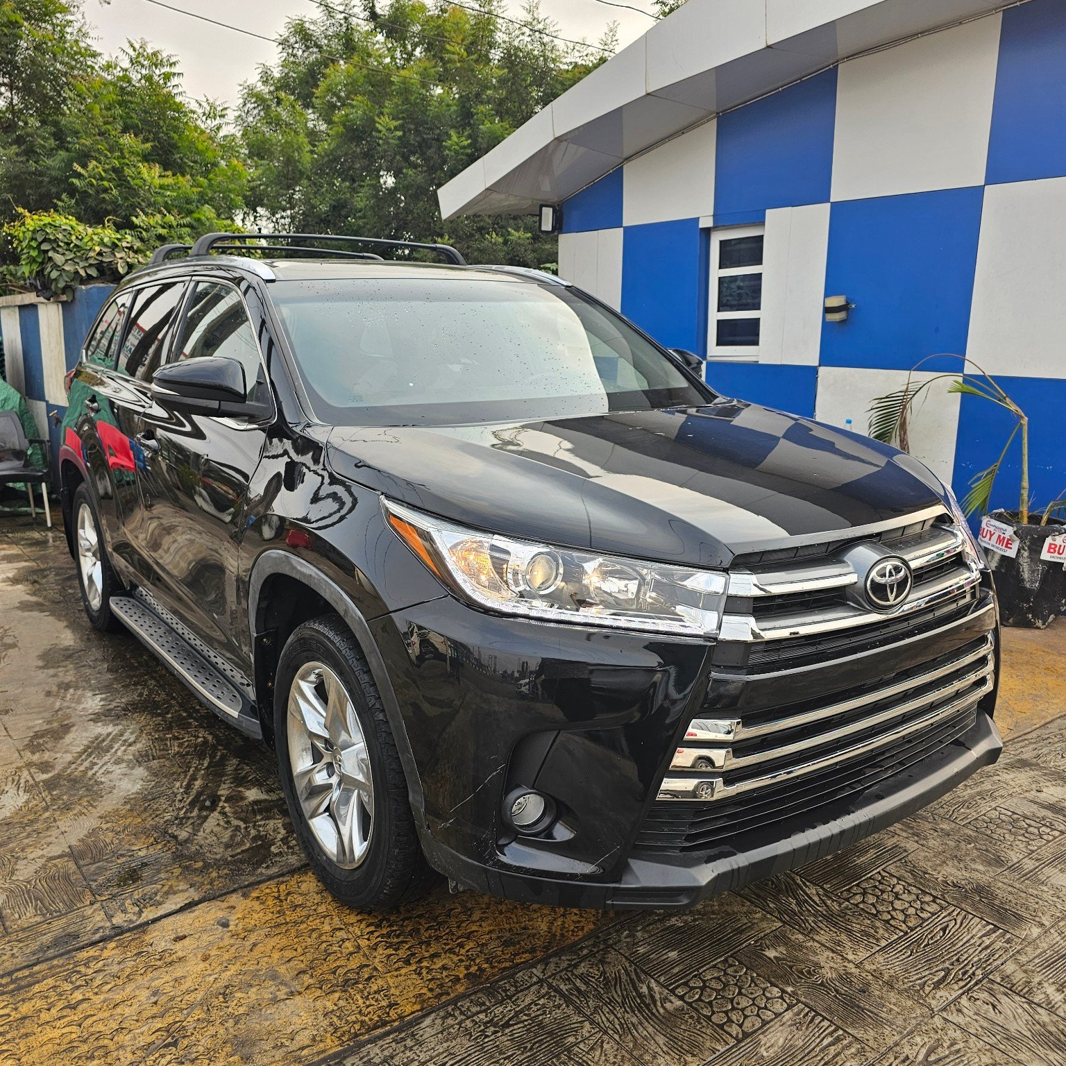 Toyota Highlander 2016 front angle right in Asaba
