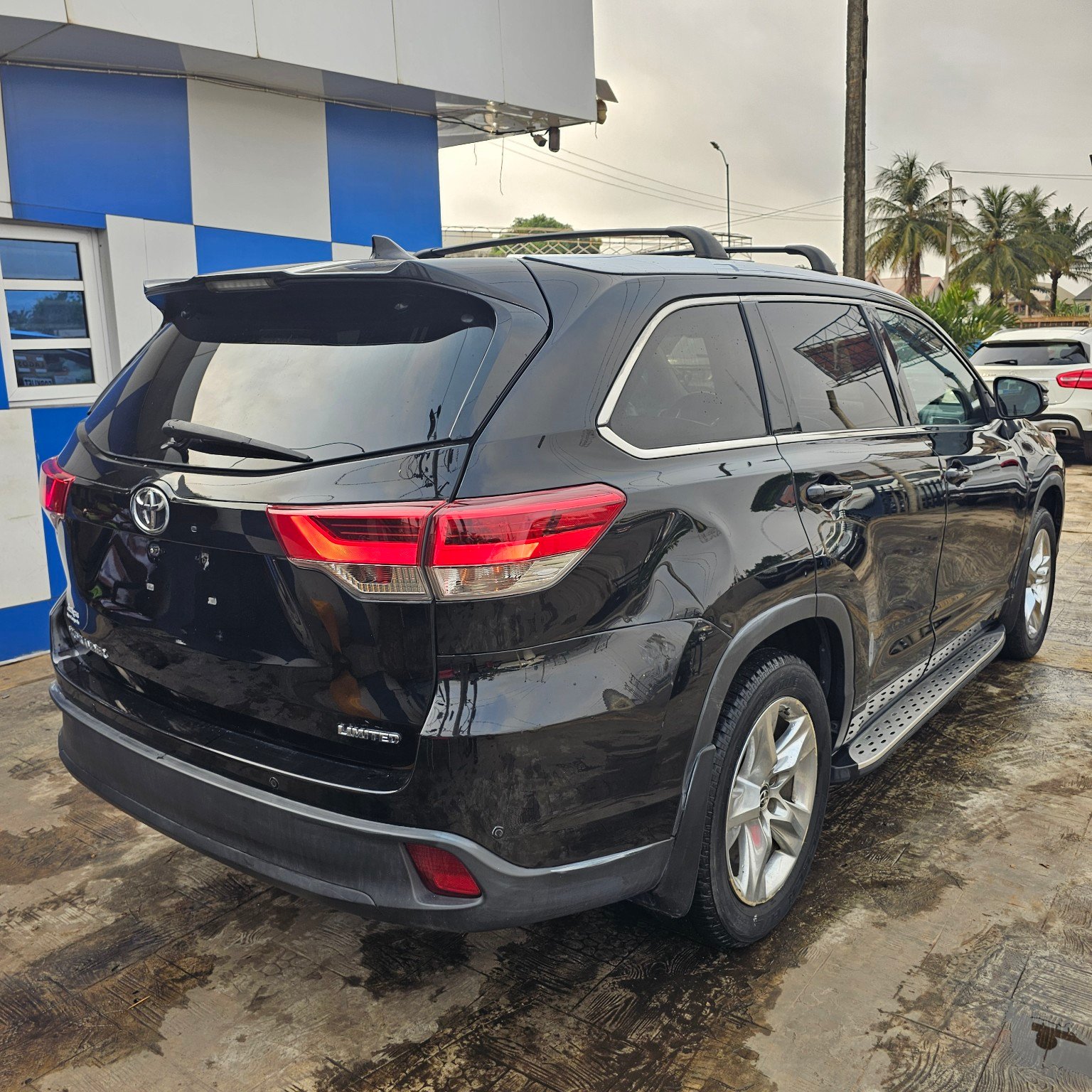 Toyota Highlander 2016 rear angle left in Asaba
