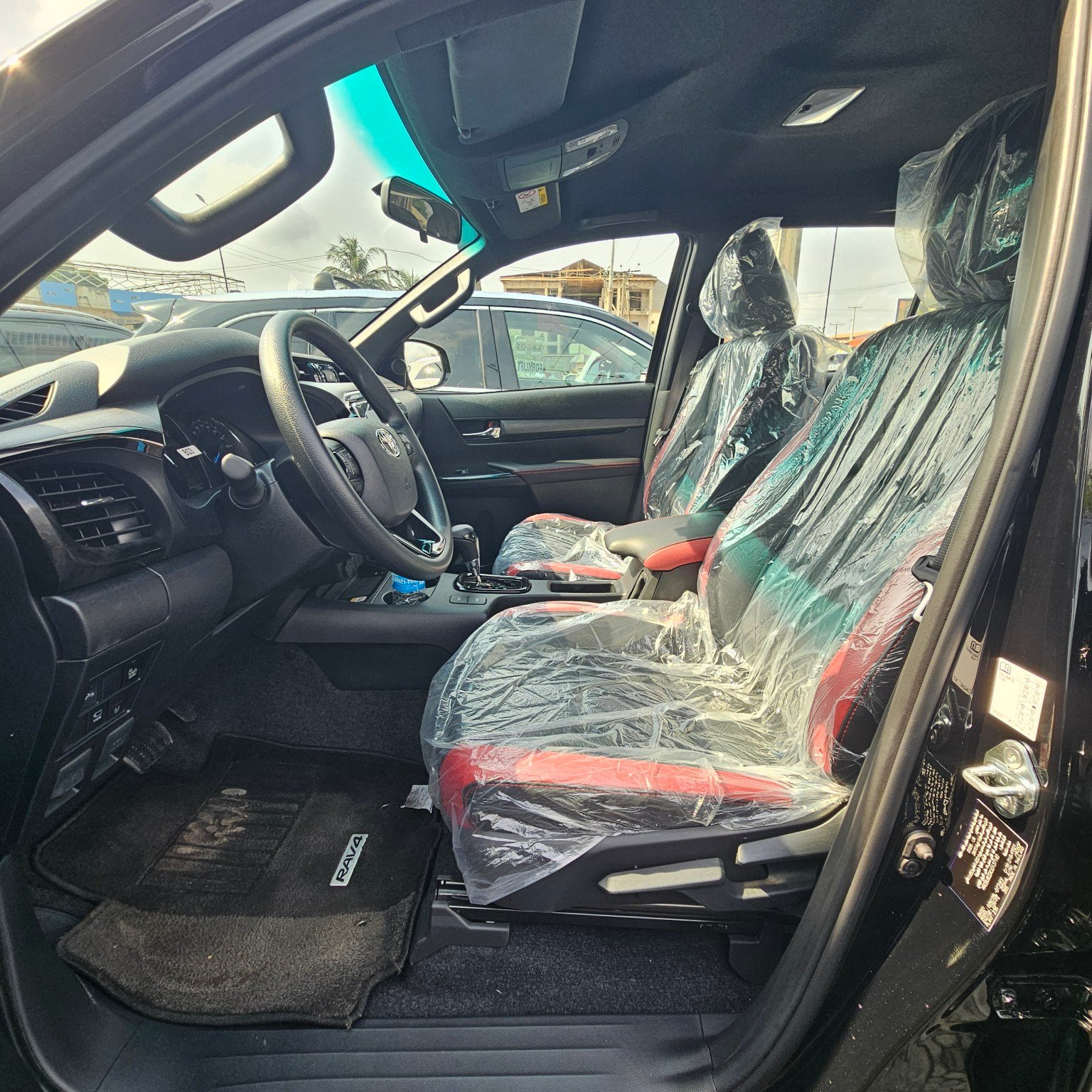 Toyota Hilux 2021 front interior seats
