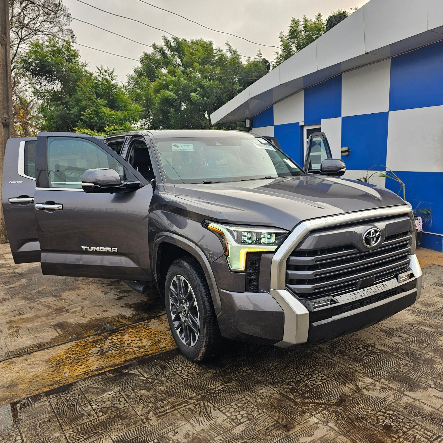Toyota Tundra 2023 side view in Asaba